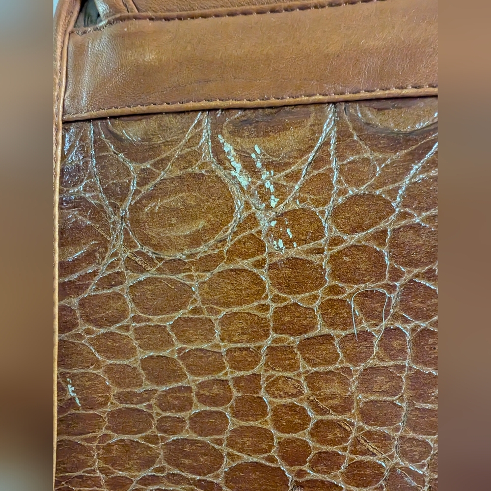 Skiathos Elegant Tan Leather Crossbody Bag - Picture 4 of 11